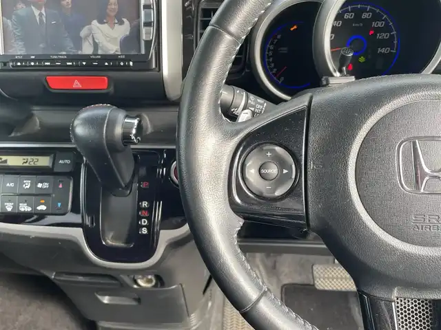 ホンダ Ｎ ＢＯＸ カスタム G ターボパッケージ 道東・釧路十勝 2013(平25)年 9.2万km プレミアムホワイトパール ワンオーナー/4WD/純正ナビ/・Bluetooth/TV/CD/DVD/バックカメラ/社外ETC/純正フロアマット/クルーズコントロール追走無し/両側パワースライド/純正15インチAW/オートライト/パドルシフト/エンジンスターター/スペアキー/スマートキー/取り扱い説明書/保証書