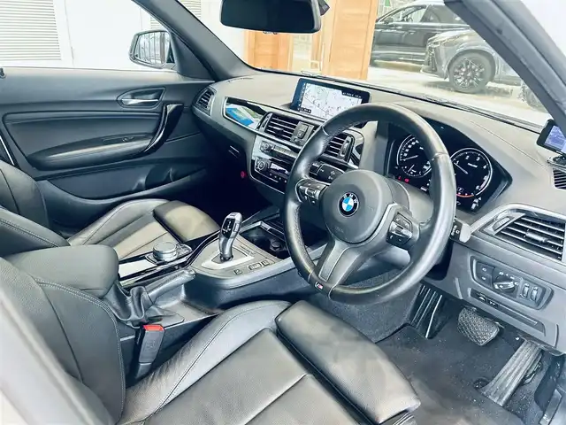 ＢＭＷ １１８ｄ Mスポーツ エディションシャドー 大阪府 2018(平30)年 4万km 白 インテリジェントセーフティ/黒革/パワーシート/Dシートメモリ/シートヒーター/純正ナビ/バックカメラ/ACC/純正18インチAW/LEDヘッドライト/クリアランスソナー/ETC/ドラレコ/レーダー探知機