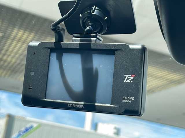 トヨタ ハイラックス Z GRスポーツ 福岡県 2021(令3)年 1.7万km アティチュードブラックマイカ ワンオーナー/純正ナビ（Bluetooth・USB入力端子）/プリクラッシュセーフティー/レーンデパーチャーアラート/レーダークルーズコントロール/クリアランスソナー/ドライブレコーダー前後（TZ-D205W)/全席パワーウィンドウ/センターデフロック/コーナーセンサー/ダウンヒルアシストコントロール/ETC/パワーシート（運転席）/純正フロアマット/純正アルミホイール/横滑り防止装置/衝突被害軽減システム/スペアキー/保証書/取扱説明書