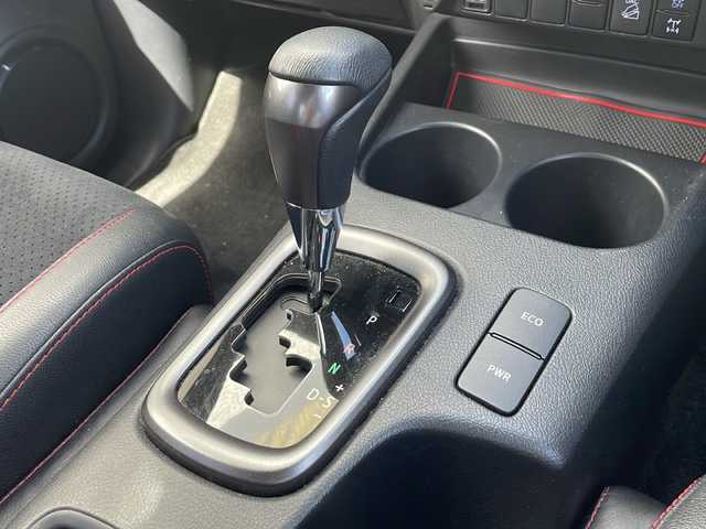 トヨタ ハイラックス Z GRスポーツ 福岡県 2021(令3)年 1.7万km アティチュードブラックマイカ ワンオーナー/純正ナビ（Bluetooth・USB入力端子）/プリクラッシュセーフティー/レーンデパーチャーアラート/レーダークルーズコントロール/クリアランスソナー/ドライブレコーダー前後（TZ-D205W)/全席パワーウィンドウ/センターデフロック/コーナーセンサー/ダウンヒルアシストコントロール/ETC/パワーシート（運転席）/純正フロアマット/純正アルミホイール/横滑り防止装置/衝突被害軽減システム/スペアキー/保証書/取扱説明書