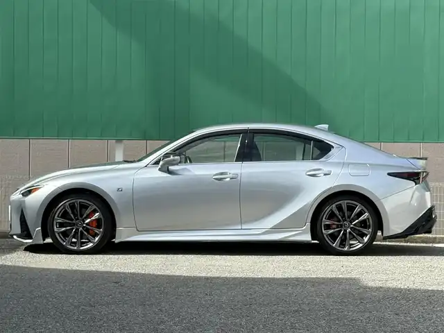 レクサス ＩＳ 300h Fスポーツ 千葉県 2021(令3)年 2.4万km シルバー ワンオーナー/TRDエアロ/純正10.3インチナビ/セーフティシステムプラス/ブラインドスポットモニター/ステアリングヒーター/電子スロットルコントローラー　L.T.S III　TOMS　/ETC2.0/合皮シート/バックカメラ/前席シートヒーター/前席パワーシート/パドルシフト/スペアキー2個　/取扱説明書/保証書/色コード　１L2　　ソニックイリジウム