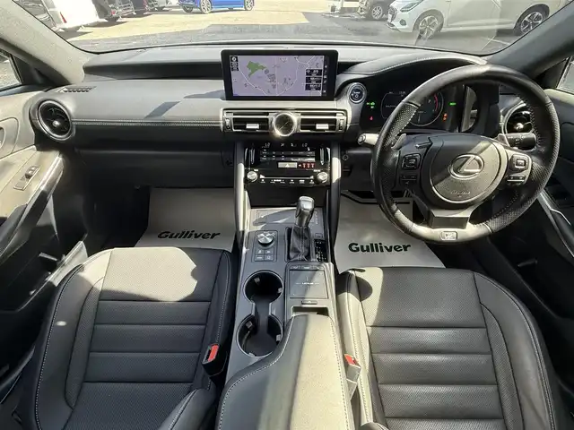 レクサス ＩＳ 300h Fスポーツ 千葉県 2021(令3)年 2.4万km シルバー ワンオーナー/TRDエアロ/純正10.3インチナビ/セーフティシステムプラス/ブラインドスポットモニター/ステアリングヒーター/電子スロットルコントローラー　L.T.S III　TOMS　/ETC2.0/合皮シート/バックカメラ/前席シートヒーター/前席パワーシート/パドルシフト/スペアキー2個　/取扱説明書/保証書/色コード　１L2　　ソニックイリジウム