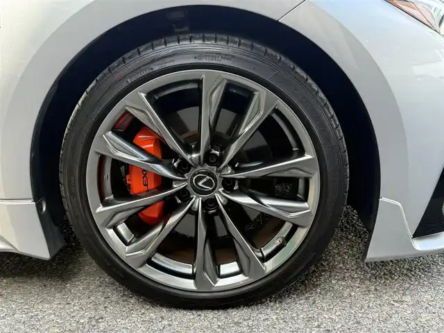 レクサス ＩＳ 300h Fスポーツ 千葉県 2021(令3)年 2.4万km シルバー ワンオーナー/TRDエアロ/純正10.3インチナビ/セーフティシステムプラス/ブラインドスポットモニター/ステアリングヒーター/電子スロットルコントローラー　L.T.S III　TOMS　/ETC2.0/合皮シート/バックカメラ/前席シートヒーター/前席パワーシート/パドルシフト/スペアキー2個　/取扱説明書/保証書/色コード　１L2　　ソニックイリジウム