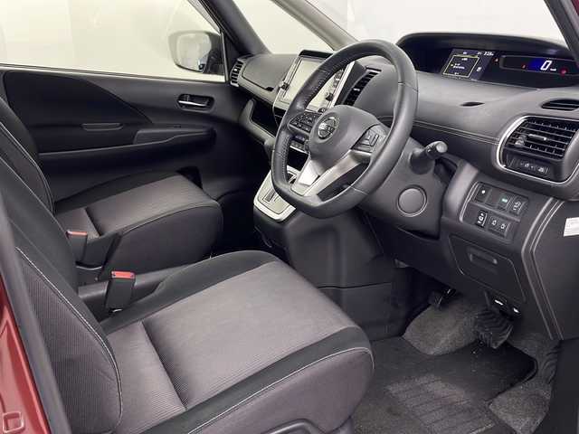 日産 セレナ ハイウェイスター Vセレクション 埼玉県 2017(平29)年 5.1万km マルーンレッド 純正ナビ　/全方位カメラ　/ドライブレコーダー　/両側パワースライドドア　/衝突軽減システム　/ＥＴＣ　/クルーズコントロール　/純正アルミホイール　/純正フロアマット/レーンキープアシスト/オートライト　/フロントフォグランプ　/前後コーナーセンサー/プッシュスタート/スマートキー/アイドリングストップ/ドアバイザー/ロールサンシェード