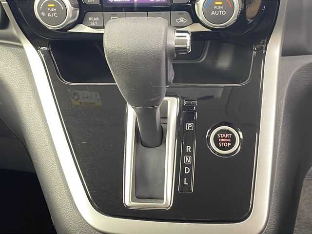 日産 セレナ ハイウェイスター Vセレクション 埼玉県 2017(平29)年 5.1万km マルーンレッド 純正ナビ　/全方位カメラ　/ドライブレコーダー　/両側パワースライドドア　/衝突軽減システム　/ＥＴＣ　/クルーズコントロール　/純正アルミホイール　/純正フロアマット/レーンキープアシスト/オートライト　/フロントフォグランプ　/前後コーナーセンサー/プッシュスタート/スマートキー/アイドリングストップ/ドアバイザー/ロールサンシェード