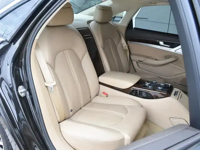 アウディ Ａ８ L 4．0 TFSI クワトロ 神奈川県 2014(平26)年 6.7万km 黒 純正ナビ/全方位カメラ/後席モニター/サンルーフ/レザーシート/パワーシート/エアーシート/シートヒーター/クルーズコントロール/社外２１インチAW/スマートキー/プッシュスタート