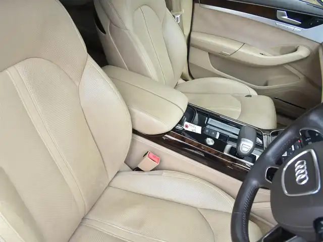 アウディ Ａ８ L 4．0 TFSI クワトロ 神奈川県 2014(平26)年 6.7万km 黒 純正ナビ/全方位カメラ/後席モニター/サンルーフ/レザーシート/パワーシート/エアーシート/シートヒーター/クルーズコントロール/社外２１インチAW/スマートキー/プッシュスタート