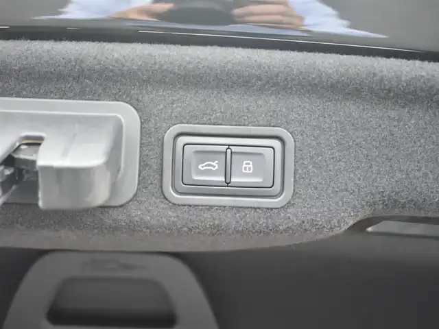アウディ Ａ８ L 4．0 TFSI クワトロ 神奈川県 2014(平26)年 6.7万km 黒 純正ナビ/全方位カメラ/後席モニター/サンルーフ/レザーシート/パワーシート/エアーシート/シートヒーター/クルーズコントロール/社外２１インチAW/スマートキー/プッシュスタート