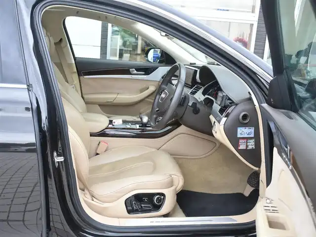アウディ Ａ８ L 4．0 TFSI クワトロ 神奈川県 2014(平26)年 6.7万km 黒 純正ナビ/全方位カメラ/後席モニター/サンルーフ/レザーシート/パワーシート/エアーシート/シートヒーター/クルーズコントロール/社外２１インチAW/スマートキー/プッシュスタート