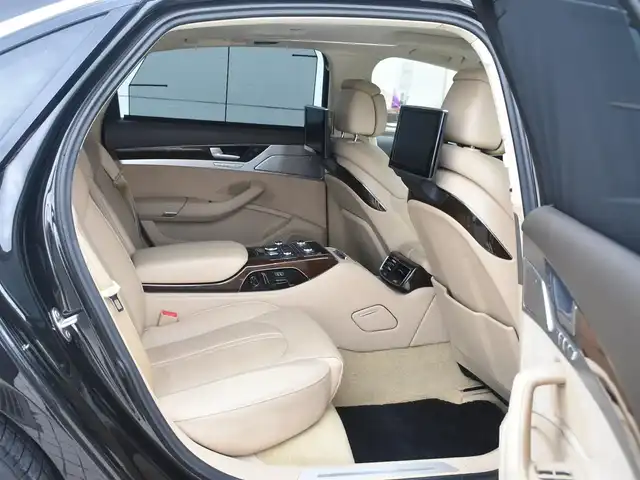 アウディ Ａ８ L 4．0 TFSI クワトロ 神奈川県 2014(平26)年 6.7万km 黒 純正ナビ/全方位カメラ/後席モニター/サンルーフ/レザーシート/パワーシート/エアーシート/シートヒーター/クルーズコントロール/社外２１インチAW/スマートキー/プッシュスタート