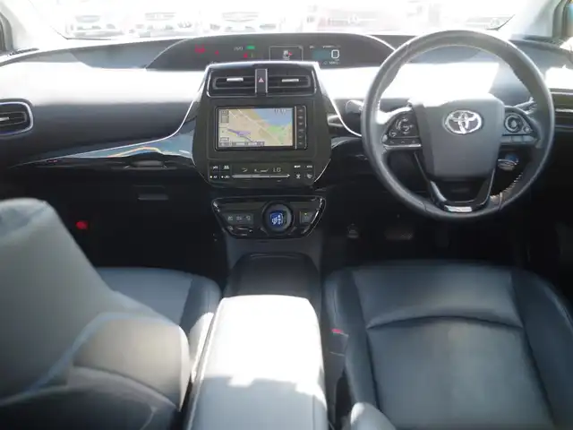 トヨタ プリウス S ツーリングセレクション 千葉県 2021(令3)年 5.6万km ブルーM Toyota Safety Sense/・プリクラッシュセーフティ/・レーンディパーチャーアラート/・オートハイビーム/・レーダークルーズコントロール/純正SDナビ/地デジTV/【DVD/CD再生機能　Bluetooth接続】/パノラミックビューモニター/ドライブレコーダー/前席シートヒーター/革巻きステアリング/ステアリングスイッチ/ETC/LEDヘッドライト/フォグライト/ウインカーミラー/クリアランスソナー/純正17インチアルミホイル/サイド/カーテンエアバッグ/スマートキー
