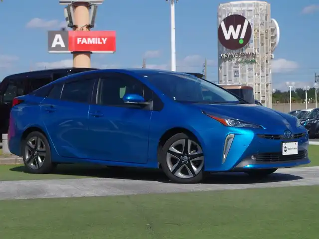 トヨタ プリウス S ツーリングセレクション 千葉県 2021(令3)年 5.6万km ブルーM Toyota Safety Sense/・プリクラッシュセーフティ/・レーンディパーチャーアラート/・オートハイビーム/・レーダークルーズコントロール/純正SDナビ/地デジTV/【DVD/CD再生機能　Bluetooth接続】/パノラミックビューモニター/ドライブレコーダー/前席シートヒーター/革巻きステアリング/ステアリングスイッチ/ETC/LEDヘッドライト/フォグライト/ウインカーミラー/クリアランスソナー/純正17インチアルミホイル/サイド/カーテンエアバッグ/スマートキー