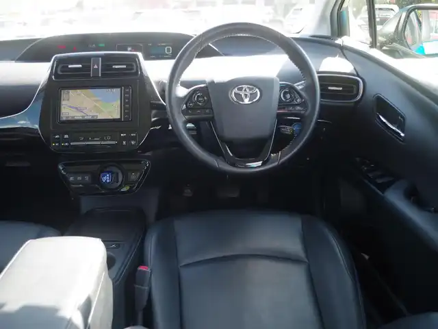 トヨタ プリウス S ツーリングセレクション 千葉県 2021(令3)年 5.6万km ブルーM Toyota Safety Sense/・プリクラッシュセーフティ/・レーンディパーチャーアラート/・オートハイビーム/・レーダークルーズコントロール/純正SDナビ/地デジTV/【DVD/CD再生機能　Bluetooth接続】/パノラミックビューモニター/ドライブレコーダー/前席シートヒーター/革巻きステアリング/ステアリングスイッチ/ETC/LEDヘッドライト/フォグライト/ウインカーミラー/クリアランスソナー/純正17インチアルミホイル/サイド/カーテンエアバッグ/スマートキー
