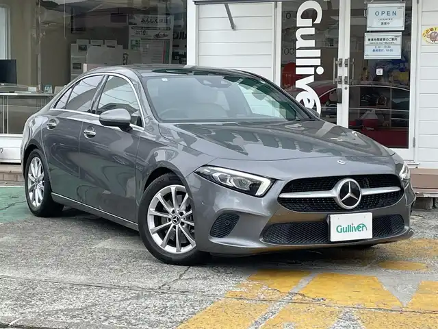 メルセデス・ベンツ Ａ２５０ 4MATIC 神奈川県 2019(令1)年 0.9万km マウンテングレー ワンオーナー/ナビゲーションパッケージ/レーダーセーフティパッケージ/レザーエクスクルーシブパッケージ/パノラミックスライディングルーフ/LEDヘッドライト/前席シートヒーター/パワーシート/アンビエントライト/フルセグTV/バックカメラ/ETC2.0/スマートキー×2/保証書/取扱説明書