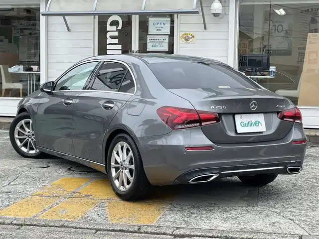 メルセデス・ベンツ Ａ２５０ 4MATIC 神奈川県 2019(令1)年 0.9万km マウンテングレー ワンオーナー/ナビゲーションパッケージ/レーダーセーフティパッケージ/レザーエクスクルーシブパッケージ/パノラミックスライディングルーフ/LEDヘッドライト/前席シートヒーター/パワーシート/アンビエントライト/フルセグTV/バックカメラ/ETC2.0/スマートキー×2/保証書/取扱説明書