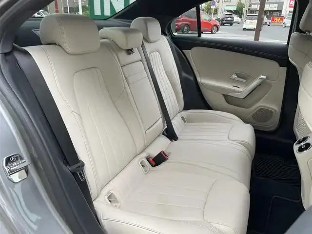 メルセデス・ベンツ Ａ２５０ 4MATIC 神奈川県 2019(令1)年 0.9万km マウンテングレー ワンオーナー/ナビゲーションパッケージ/レーダーセーフティパッケージ/レザーエクスクルーシブパッケージ/パノラミックスライディングルーフ/LEDヘッドライト/前席シートヒーター/パワーシート/アンビエントライト/フルセグTV/バックカメラ/ETC2.0/スマートキー×2/保証書/取扱説明書
