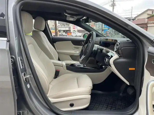 メルセデス・ベンツ Ａ２５０ 4MATIC 神奈川県 2019(令1)年 0.9万km マウンテングレー ワンオーナー/ナビゲーションパッケージ/レーダーセーフティパッケージ/レザーエクスクルーシブパッケージ/パノラミックスライディングルーフ/LEDヘッドライト/前席シートヒーター/パワーシート/アンビエントライト/フルセグTV/バックカメラ/ETC2.0/スマートキー×2/保証書/取扱説明書