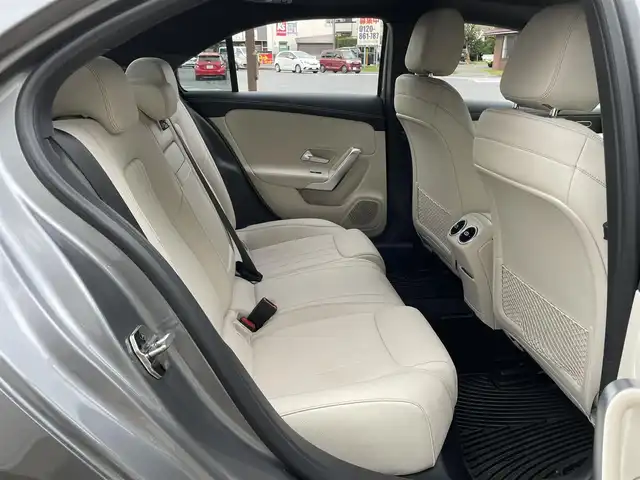 メルセデス・ベンツ Ａ２５０ 4MATIC 神奈川県 2019(令1)年 0.9万km マウンテングレー ワンオーナー/ナビゲーションパッケージ/レーダーセーフティパッケージ/レザーエクスクルーシブパッケージ/パノラミックスライディングルーフ/LEDヘッドライト/前席シートヒーター/パワーシート/アンビエントライト/フルセグTV/バックカメラ/ETC2.0/スマートキー×2/保証書/取扱説明書