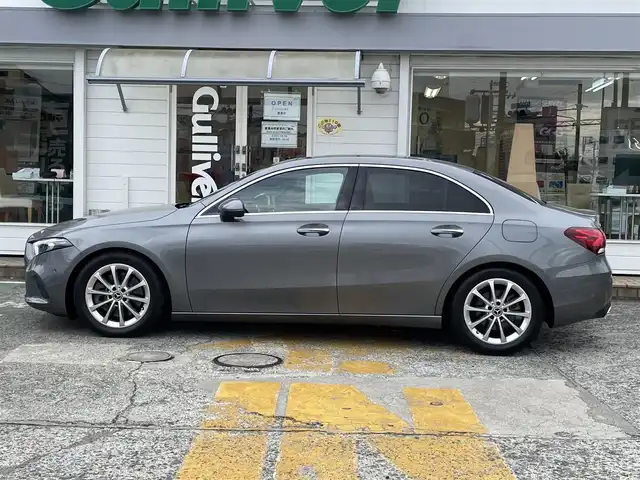 メルセデス・ベンツ Ａ２５０ 4MATIC 神奈川県 2019(令1)年 0.9万km マウンテングレー ワンオーナー/ナビゲーションパッケージ/レーダーセーフティパッケージ/レザーエクスクルーシブパッケージ/パノラミックスライディングルーフ/LEDヘッドライト/前席シートヒーター/パワーシート/アンビエントライト/フルセグTV/バックカメラ/ETC2.0/スマートキー×2/保証書/取扱説明書