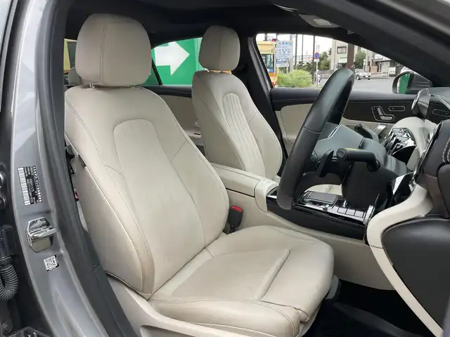 メルセデス・ベンツ Ａ２５０ 4MATIC 神奈川県 2019(令1)年 0.9万km マウンテングレー ワンオーナー/ナビゲーションパッケージ/レーダーセーフティパッケージ/レザーエクスクルーシブパッケージ/パノラミックスライディングルーフ/LEDヘッドライト/前席シートヒーター/パワーシート/アンビエントライト/フルセグTV/バックカメラ/ETC2.0/スマートキー×2/保証書/取扱説明書