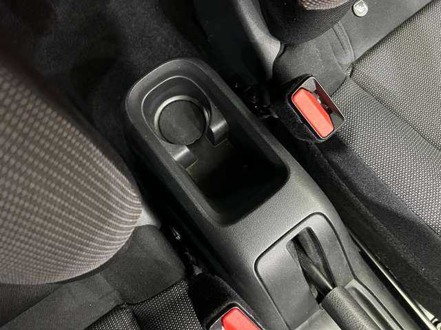 シトロエン Ｃ３ フィール 千葉県 2017(平29)年 2.1万km アーモンドグリーン クルーズコントロール　/ディスプレイオーディオ　/Ｂｌｕｅｔｏｏｔｈ接続　/ブラックドアミラー　/アクティブセーフティブレーキ　/ドライバーアテンションアラート　/ディスタンスアラート　/ＥＴＣ