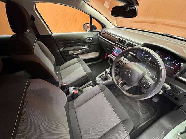 シトロエン Ｃ３ フィール 千葉県 2017(平29)年 2.1万km アーモンドグリーン クルーズコントロール　/ディスプレイオーディオ　/Ｂｌｕｅｔｏｏｔｈ接続　/ブラックドアミラー　/アクティブセーフティブレーキ　/ドライバーアテンションアラート　/ディスタンスアラート　/ＥＴＣ