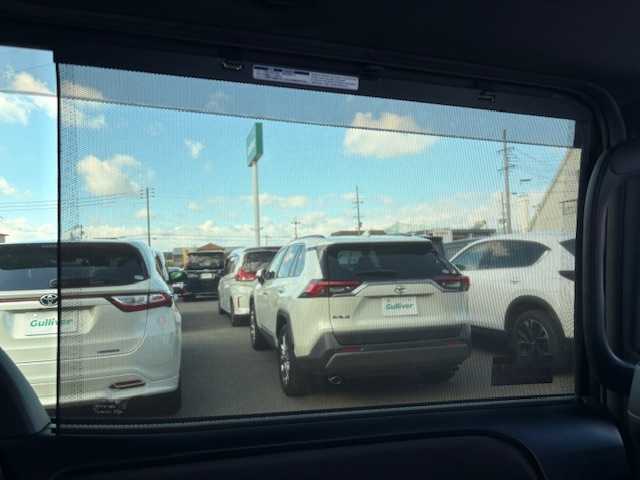 トヨタ ヴォクシー ハイブリッド ZS 煌Ⅲ 大阪府 2021(令3)年 4.4万km イナズマスパーキングブラックガラスフレーク 純正9インチナビ(BT/フルセグ/DVD)/バックカメラ/フリップダウンモニター/衝突被害軽減システム/クルーズコントロール/レーンキープアシスト/コーナーセンサー/両側パワースライドドア/ハーフレザーシート/シートヒーター/ETC/LEDヘッドライト/オートライト/オートマチックハイビーム/ドライブレコーダー/社外フロアマット/社外アルミホイール/スペアキー