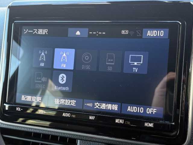 トヨタ ヴォクシー ハイブリッド ZS 煌Ⅲ 大阪府 2021(令3)年 4.4万km イナズマスパーキングブラックガラスフレーク 純正9インチナビ(BT/フルセグ/DVD)/バックカメラ/フリップダウンモニター/衝突被害軽減システム/クルーズコントロール/レーンキープアシスト/コーナーセンサー/両側パワースライドドア/ハーフレザーシート/シートヒーター/ETC/LEDヘッドライト/オートライト/オートマチックハイビーム/ドライブレコーダー/社外フロアマット/社外アルミホイール/スペアキー