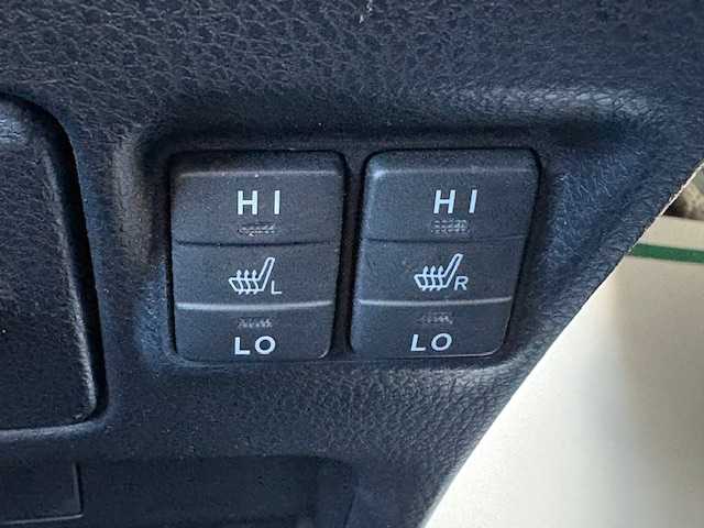 トヨタ ヴォクシー ハイブリッド ZS 煌Ⅲ 大阪府 2021(令3)年 4.4万km イナズマスパーキングブラックガラスフレーク 純正9インチナビ(BT/フルセグ/DVD)/バックカメラ/フリップダウンモニター/衝突被害軽減システム/クルーズコントロール/レーンキープアシスト/コーナーセンサー/両側パワースライドドア/ハーフレザーシート/シートヒーター/ETC/LEDヘッドライト/オートライト/オートマチックハイビーム/ドライブレコーダー/社外フロアマット/社外アルミホイール/スペアキー