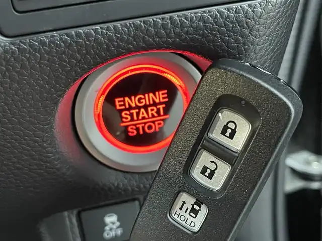 ホンダ Ｎ ＢＯＸ カスタム G L ホンダセンシング 道央・札幌 2019(平31)年 1.5万km クリスタルブラックパール ・ワンオーナー/・４WD/・純正メモリーナビゲーション（VXM-194VFi）/・片側パワースライドドア/・ホンダセンシング/・衝突軽減ブレーキ/・ロードサインアシスト/・先行車発進通知/・横滑り防止装置/・レーンキープアシスト/・レーダ－クルーズコントロール/・後方パーキングソナー/・ビルトインＥＴＣ/・バックカメラ/・社外前方録画ドライブレコーダー/・純正フロアマット/・前席シートヒーター/・LEDヘッドライト/・オートライト/・フロントフォグランプ/・スマートキー/・プッシュスタート/・スペアキー１本/・社外ＡＷ14インチ/・純正ＡＷ14インチ夏タイヤ積込/・保証書あり/・取説あり