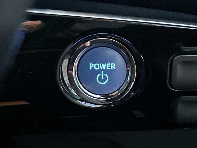 トヨタ プリウス S 山梨県 2016(平28)年 5.6万km アティチュードブラックマイカ 社外ナビ/フルセグ　/スマートキー　/ＬＥＤライト　/フォグランプ　/オートライト　/横滑り防止機能　/衝突軽減ブレーキ　/レーントレーシングアシスト　/レーダークルーズコントロール　/オートマチックハイビーム