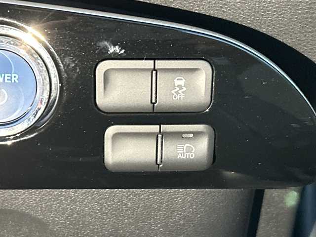 トヨタ プリウス S 山梨県 2016(平28)年 5.6万km アティチュードブラックマイカ 社外ナビ/フルセグ　/スマートキー　/ＬＥＤライト　/フォグランプ　/オートライト　/横滑り防止機能　/衝突軽減ブレーキ　/レーントレーシングアシスト　/レーダークルーズコントロール　/オートマチックハイビーム