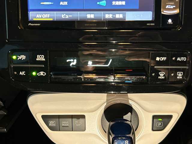 トヨタ プリウス S 山梨県 2016(平28)年 5.6万km アティチュードブラックマイカ 社外ナビ/フルセグ　/スマートキー　/ＬＥＤライト　/フォグランプ　/オートライト　/横滑り防止機能　/衝突軽減ブレーキ　/レーントレーシングアシスト　/レーダークルーズコントロール　/オートマチックハイビーム