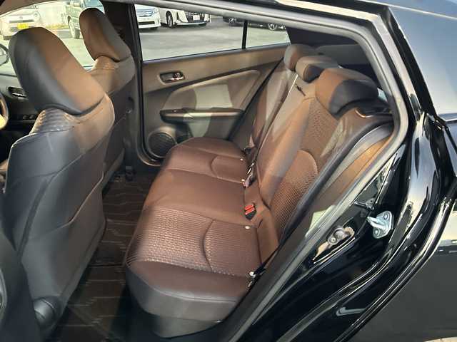 トヨタ プリウス S 山梨県 2016(平28)年 5.6万km アティチュードブラックマイカ 社外ナビ/フルセグ　/スマートキー　/ＬＥＤライト　/フォグランプ　/オートライト　/横滑り防止機能　/衝突軽減ブレーキ　/レーントレーシングアシスト　/レーダークルーズコントロール　/オートマチックハイビーム