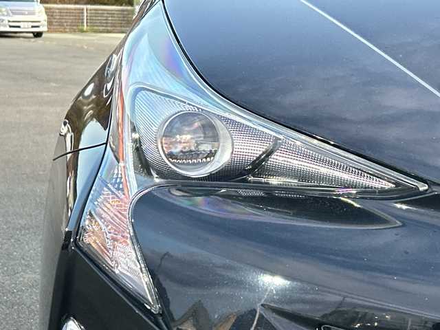 トヨタ プリウス S 山梨県 2016(平28)年 5.6万km アティチュードブラックマイカ 社外ナビ/フルセグ　/スマートキー　/ＬＥＤライト　/フォグランプ　/オートライト　/横滑り防止機能　/衝突軽減ブレーキ　/レーントレーシングアシスト　/レーダークルーズコントロール　/オートマチックハイビーム