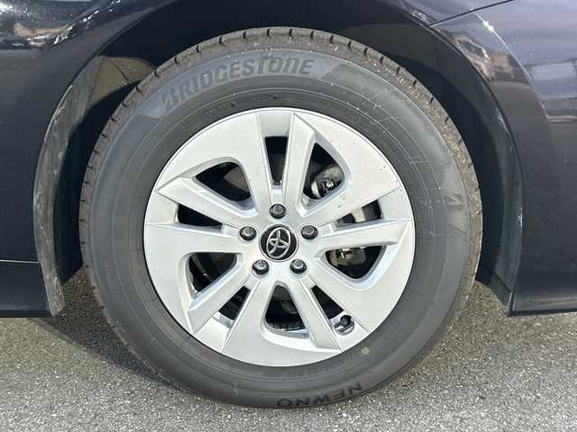 トヨタ プリウス S 山梨県 2016(平28)年 5.6万km アティチュードブラックマイカ 社外ナビ/フルセグ　/スマートキー　/ＬＥＤライト　/フォグランプ　/オートライト　/横滑り防止機能　/衝突軽減ブレーキ　/レーントレーシングアシスト　/レーダークルーズコントロール　/オートマチックハイビーム