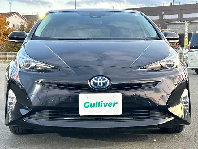 トヨタ プリウス S 山梨県 2016(平28)年 5.6万km アティチュードブラックマイカ 社外ナビ/フルセグ　/スマートキー　/ＬＥＤライト　/フォグランプ　/オートライト　/横滑り防止機能　/衝突軽減ブレーキ　/レーントレーシングアシスト　/レーダークルーズコントロール　/オートマチックハイビーム