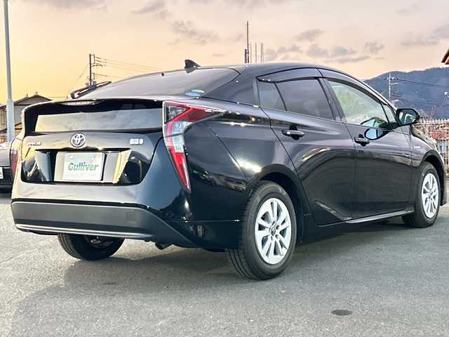 トヨタ プリウス S 山梨県 2016(平28)年 5.6万km アティチュードブラックマイカ 社外ナビ/フルセグ　/スマートキー　/ＬＥＤライト　/フォグランプ　/オートライト　/横滑り防止機能　/衝突軽減ブレーキ　/レーントレーシングアシスト　/レーダークルーズコントロール　/オートマチックハイビーム