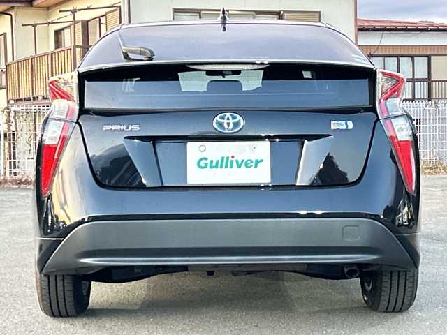 トヨタ プリウス S 山梨県 2016(平28)年 5.6万km アティチュードブラックマイカ 社外ナビ/フルセグ　/スマートキー　/ＬＥＤライト　/フォグランプ　/オートライト　/横滑り防止機能　/衝突軽減ブレーキ　/レーントレーシングアシスト　/レーダークルーズコントロール　/オートマチックハイビーム