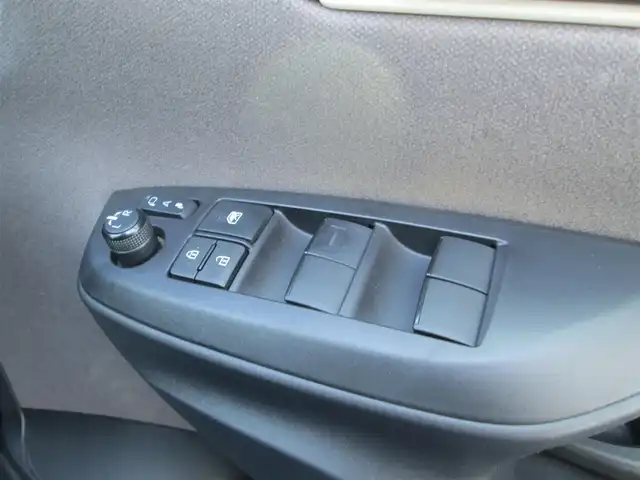 トヨタ ヤリス G 千葉県 2020(令2)年 2.9万km ダークブルーマイカM ワンオーナー/ディスプレイオーディオ/　【USB/BT】/パノラミックビューモニター/LEDヘッドライト/プリクラッシュセーフティ/ロードサインアシスト/レーンディパーチャーアラート/前後ドライブレコーダー/前席シートヒーター/純正ビルトインETC/オートハイビーム/スマートキー/整備記録簿(R3/R4/R5/R7)