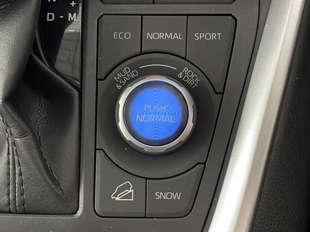 トヨタ ＲＡＶ４ アドベンチャー オフロードPKG 広島県 2021(令3)年 4.9万km スーパーホワイトⅡ ALPINE９型ナビ　/レーダークルーズコントロール　/バックカメラ　/フルセグ　/シートヒーター　/エアシート　/パワーシート　/レーンキープアシスト　/オートハイビーム　/衝突軽減ブレーキ　/ステアリングヒーター/純正18インチアルミホイール(225/60/R18)/エアバック（運転席/助手席/サイド/カーテン）