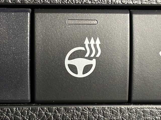 トヨタ ＲＡＶ４ アドベンチャー オフロードPKG 広島県 2021(令3)年 4.9万km スーパーホワイトⅡ ALPINE９型ナビ　/レーダークルーズコントロール　/バックカメラ　/フルセグ　/シートヒーター　/エアシート　/パワーシート　/レーンキープアシスト　/オートハイビーム　/衝突軽減ブレーキ　/ステアリングヒーター/純正18インチアルミホイール(225/60/R18)/エアバック（運転席/助手席/サイド/カーテン）