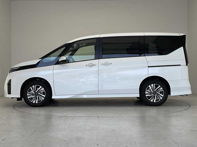 日産 セレナ e－パワー ハイウェイスター V 愛知県 2025(令7)年 0.1万km未満 プリズムホワイト 登録済未使用車/プロパイロット/衝突軽減システム/純正ディスプレイオーディオ（ナビあり）/全方位カメラ/両側パワースライドドア/レーダークルーズコントロール/フルセグ/Bluetooth/バックカメラ/コーナーセンサー/純正アルミホイール/ＥＴＣ２．０/ブラインドスポットモニター/LEDヘッドライト/インテリジェントミラー/オートマチックハイビーム/イージーオープン機能/ドライブレコーダー/ステアリングスイッチ/スマートキー/プッシュスタート