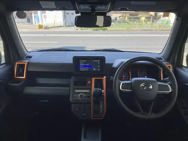 ダイハツ タフト G 兵庫県 2023(令5)年 1.7万km フォレストカーキメタリック ワンオーナー/社外ディスプレイオーディオ(FH-8500DVS)/CD/DVD/Bluetooth/FM/AM/バックカメラ/ETC/ガラスルーフ/衝突被害軽減ブレーキ/車線逸脱警報/先行車発進告知/ふらつき警報/ロードサインアシスト/LEDヘッドライト/フォグランプ/オートライト/前後クリアランスソナー/D/N シートヒーター/ステアリングスイッチ/プッシュスタート/電格ミラー/ルーフレール/革巻きステアリング/アイドリングストップ/横滑り防止装置/ISOFIX/ドアバイザー/フロアマット/スペアキー1本/新車時保証書/取扱説明書