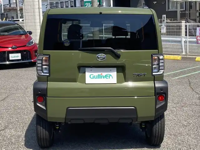ダイハツ タフト G 兵庫県 2023(令5)年 1.7万km フォレストカーキメタリック ワンオーナー/社外ディスプレイオーディオ(FH-8500DVS)/CD/DVD/Bluetooth/FM/AM/バックカメラ/ETC/ガラスルーフ/衝突被害軽減ブレーキ/車線逸脱警報/先行車発進告知/ふらつき警報/ロードサインアシスト/LEDヘッドライト/フォグランプ/オートライト/前後クリアランスソナー/D/N シートヒーター/ステアリングスイッチ/プッシュスタート/電格ミラー/ルーフレール/革巻きステアリング/アイドリングストップ/横滑り防止装置/ISOFIX/ドアバイザー/フロアマット/スペアキー1本/新車時保証書/取扱説明書
