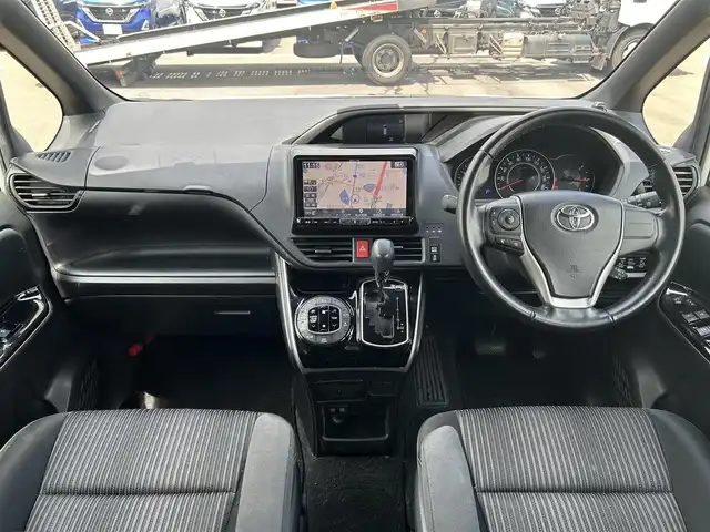 トヨタ ヴォクシー ZS 煌 兵庫県 2018(平30)年 9.2万km ホワイトパールクリスタルシャイン 先行者発信告知/クルーズコントロール/ドライブレコーダー/ステアリングスイッチ/ALPINEナビ/ALPINEフリップダウン/革巻きステアリング