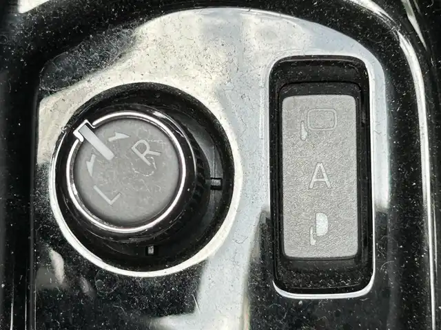 トヨタ ヴォクシー ZS 煌 兵庫県 2018(平30)年 9.2万km ホワイトパールクリスタルシャイン 先行者発信告知/クルーズコントロール/ドライブレコーダー/ステアリングスイッチ/ALPINEナビ/ALPINEフリップダウン/革巻きステアリング