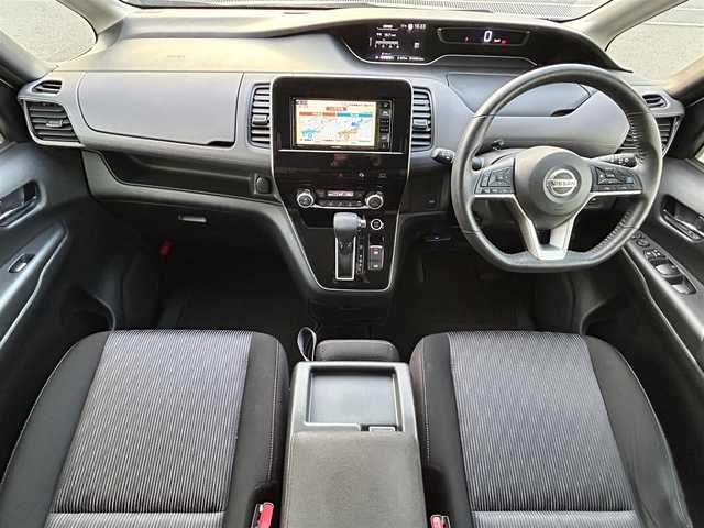 日産 セレナ ハイウェイスター V 愛媛県 2019(令1)年 10.7万km ブリリアントホワイトパール carrozzeria7型ナビ(ワンセグＴＶ/Bluetooth)/全周囲カメラ/両側電動スライド/プロパイロット/衝突被害軽減装置/車線逸脱防止装置/前後ドライブレコーダー/ブラインドスポットモニター/クリアランスソナー/パーキングアシスト/ETC2.0/電動パーキングブレーキ/LEDヘッドライト/オートライト/アイドリングストップ/現状サマー(純正AW)(195/60/R16)/DUNLOP ENASAVE RV505