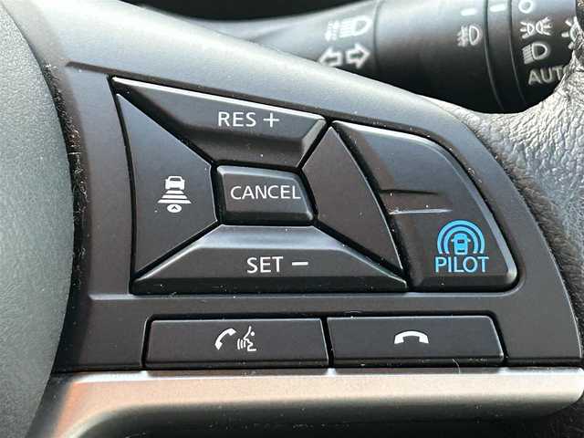 日産 セレナ ハイウェイスター V 愛媛県 2019(令1)年 10.7万km ブリリアントホワイトパール carrozzeria7型ナビ(ワンセグＴＶ/Bluetooth)/全周囲カメラ/両側電動スライド/プロパイロット/衝突被害軽減装置/車線逸脱防止装置/前後ドライブレコーダー/ブラインドスポットモニター/クリアランスソナー/パーキングアシスト/ETC2.0/電動パーキングブレーキ/LEDヘッドライト/オートライト/アイドリングストップ/現状サマー(純正AW)(195/60/R16)/DUNLOP ENASAVE RV505