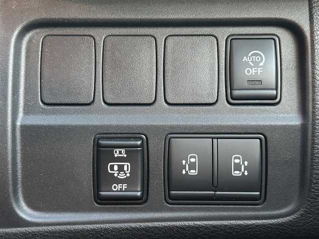 日産 セレナ ハイウェイスター V 愛媛県 2019(令1)年 10.7万km ブリリアントホワイトパール carrozzeria7型ナビ(ワンセグＴＶ/Bluetooth)/全周囲カメラ/両側電動スライド/プロパイロット/衝突被害軽減装置/車線逸脱防止装置/前後ドライブレコーダー/ブラインドスポットモニター/クリアランスソナー/パーキングアシスト/ETC2.0/電動パーキングブレーキ/LEDヘッドライト/オートライト/アイドリングストップ/現状サマー(純正AW)(195/60/R16)/DUNLOP ENASAVE RV505